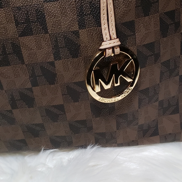 Designer Handbag - Picture 2 of 12